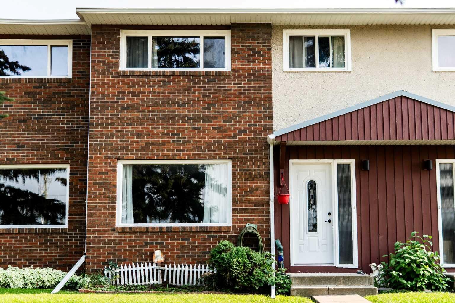 Property Photo:  441 Switzer Drive 30  AB T7V 1Z7 