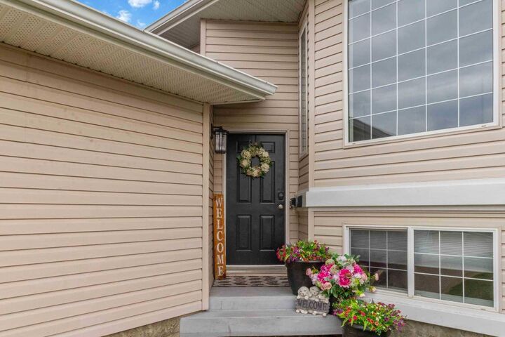Property Photo:  120 Brebeuf Crescent  AB T9K 1W7 