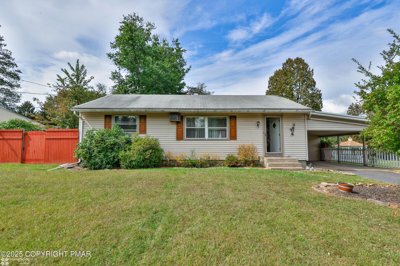 Property Photo: 1360 Toboggan Trail PA 18040