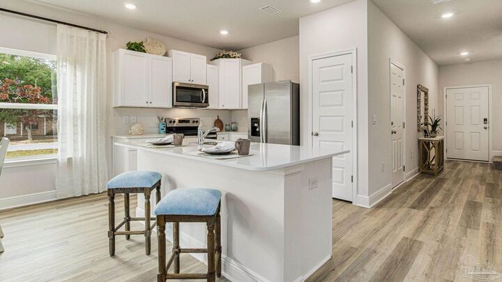 Property Photo: 2471 Cliff Hollow Cir FL 32563