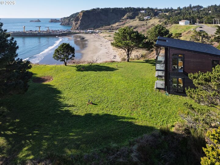 Property Photo: 409 Jackson Street OR 97465