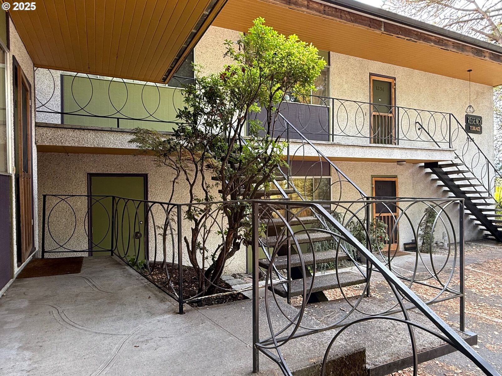 Property Photo:  1226 SE 25th Ave  OR 97214