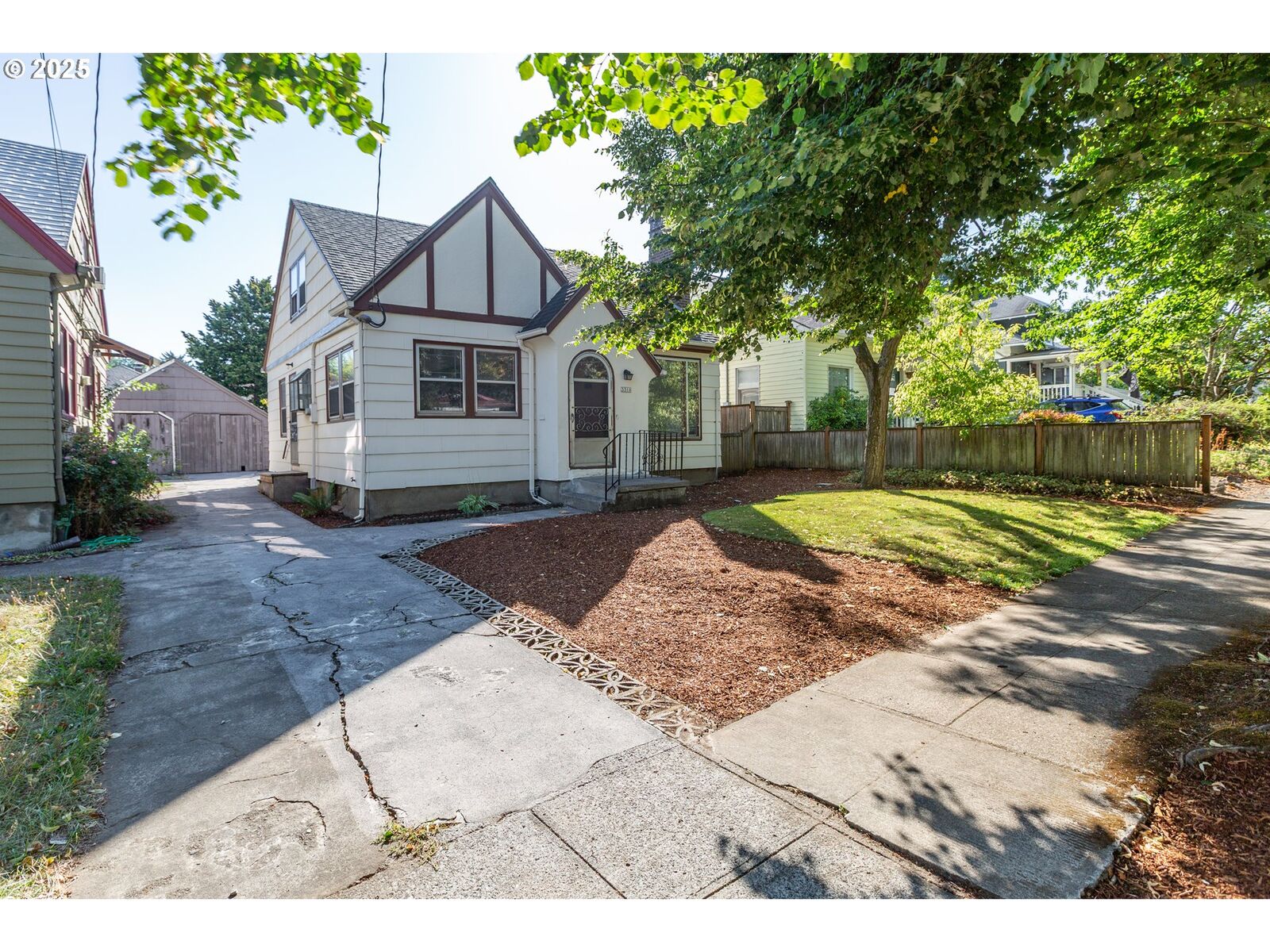 Property Photo:  3310 SE 55th Ave  OR 97206 