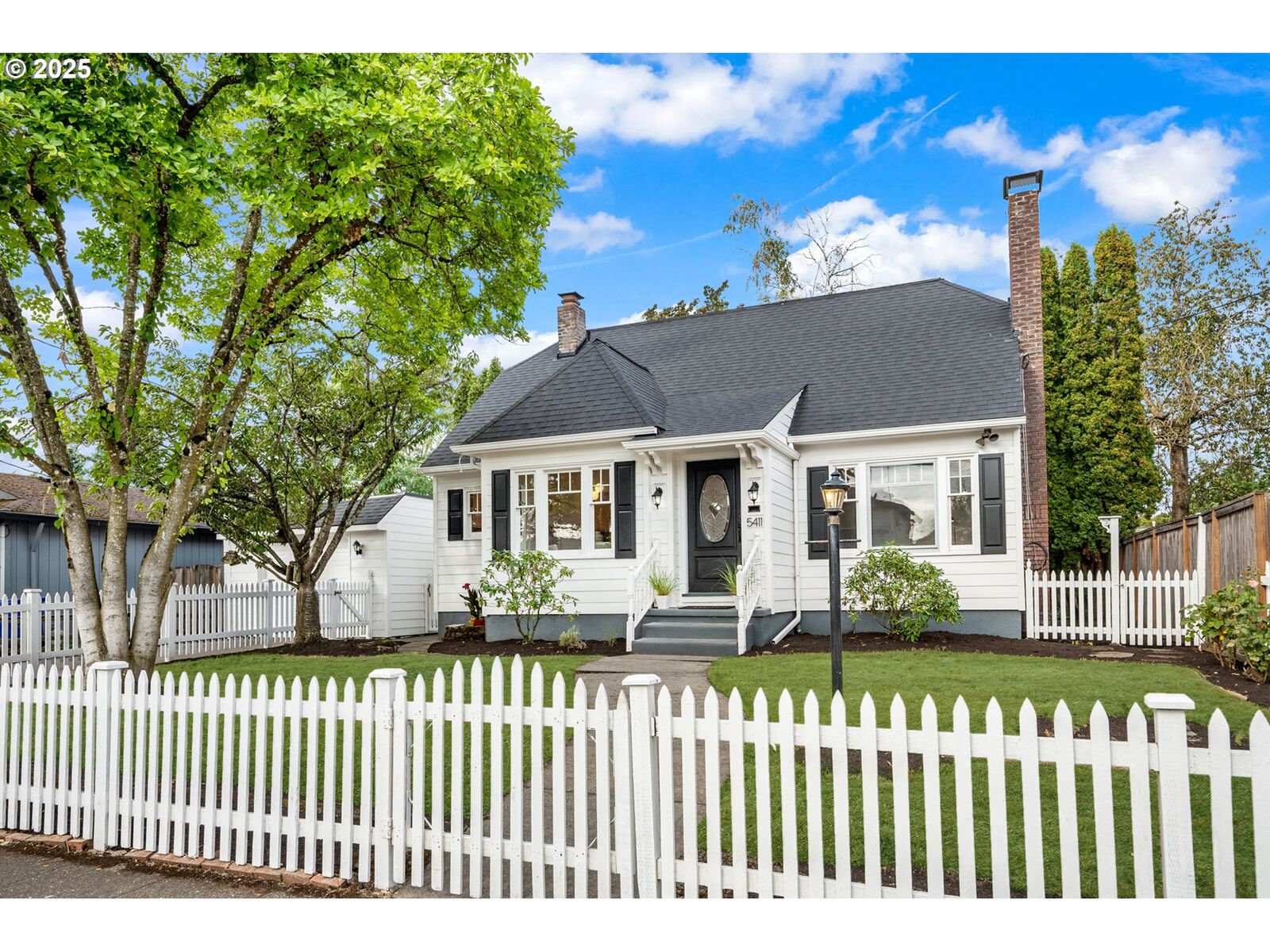 Property Photo:  5411 SE 66th Ave  OR 97206 