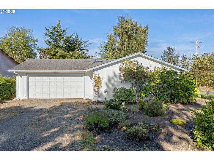 Property Photo:  1688 Fifer Heights Rd  OR 97138 