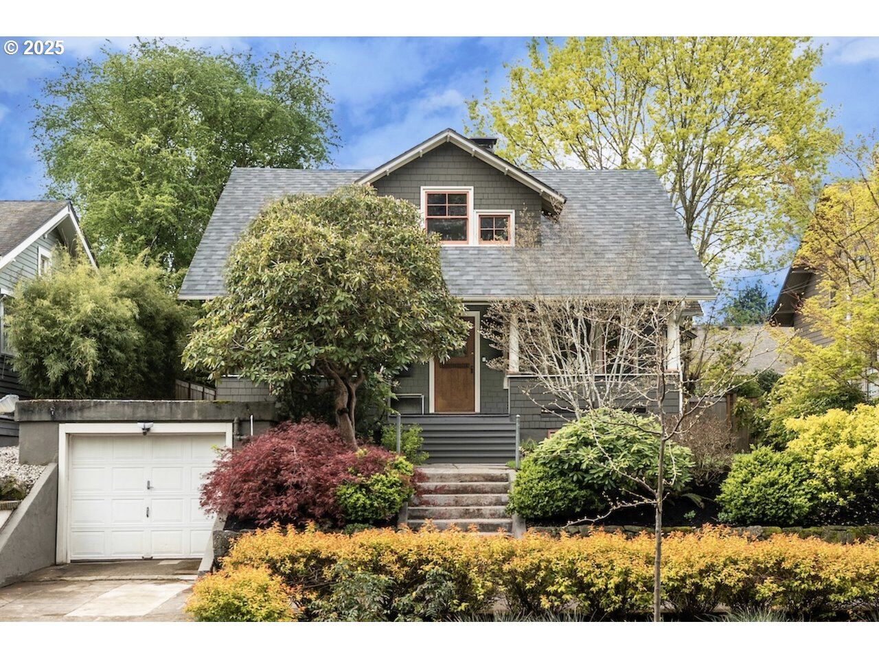 Property Photo:  4416 SE Clay St  OR 97215 