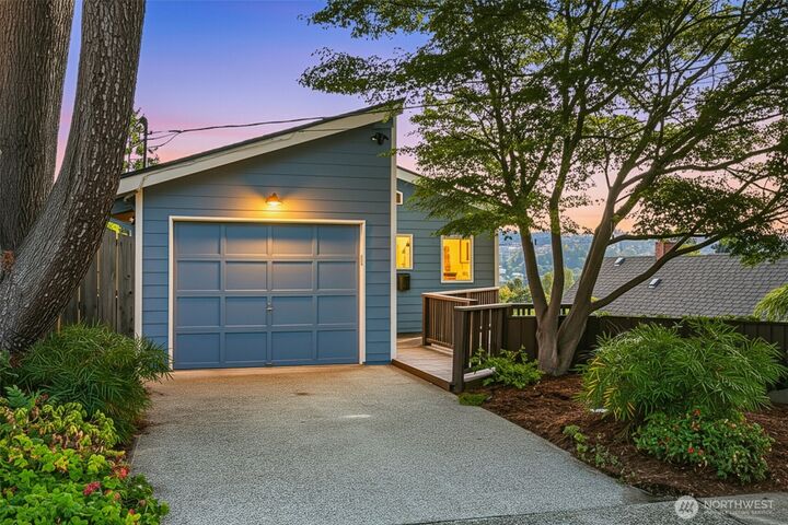 Property Photo:  117 N 40th Street  WA 98103 