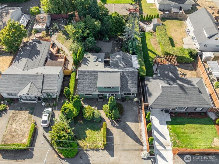 Property Photo: 9612 Oak Lane SW WA 98499