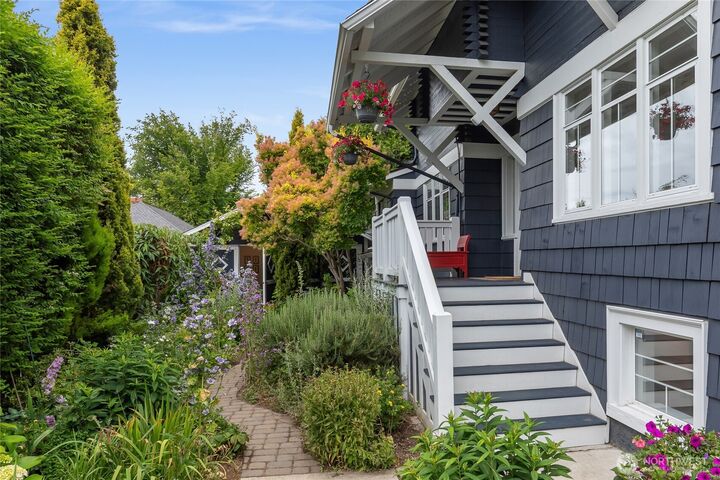 Property Photo:  2823  34th Avenue S  WA 98144 