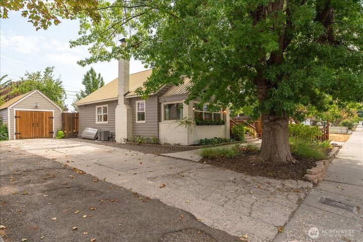 Property Photo:  815  Monroe Street  WA 98801 