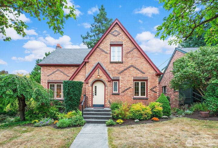 1226  25th Avenue E  Seattle WA 98112 photo