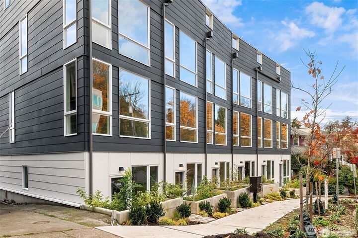 627  13th Avenue E  Seattle WA 98102 photo