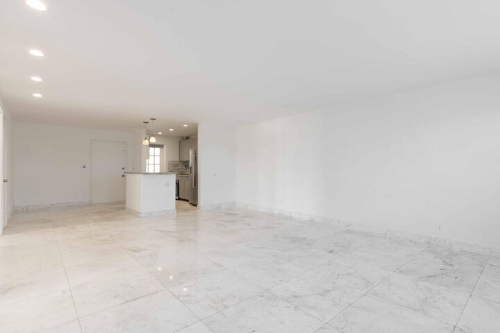 Property Photo:  2420 SE 17th Street Street 401C  FL 33316 
