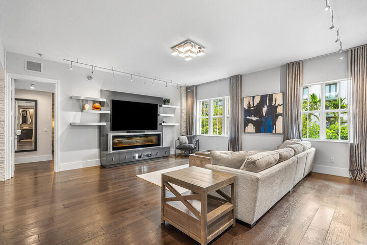 Property Photo:  200 NE 2nd Avenue 207  FL 33444 