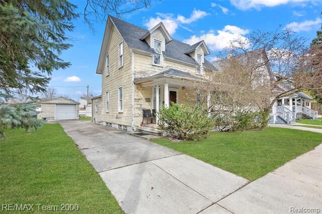 Property Photo:  824 Mason Street  MI 48124 