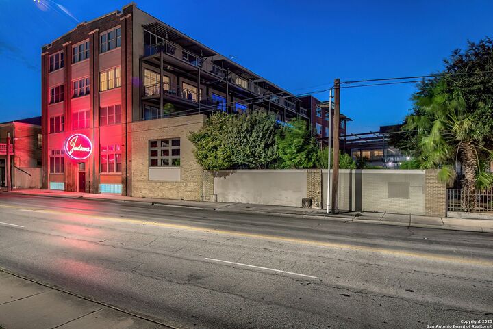 831 S Flores St 2101  San Antonio TX 78204 photo