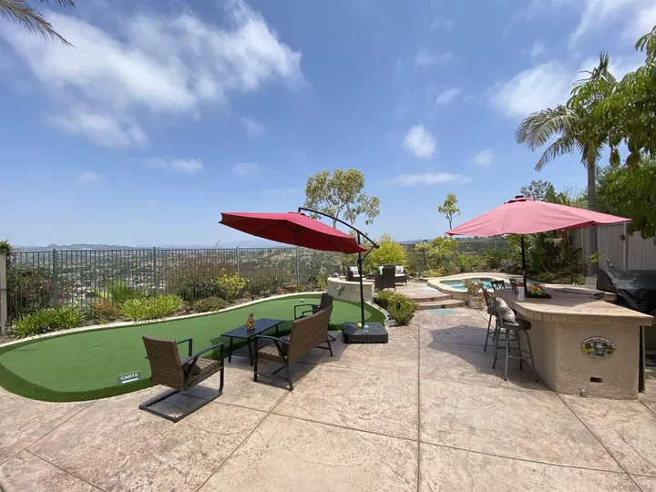 Property Photo:  186 Ridge View Way  CA 92057 