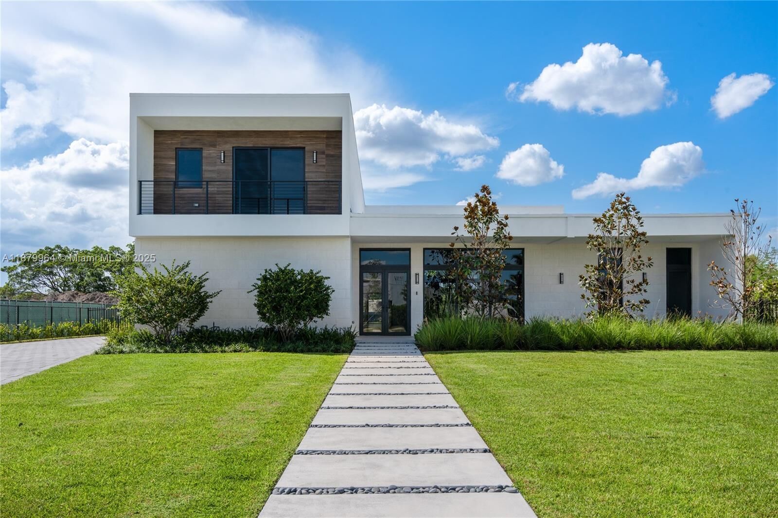 Property Photo:  