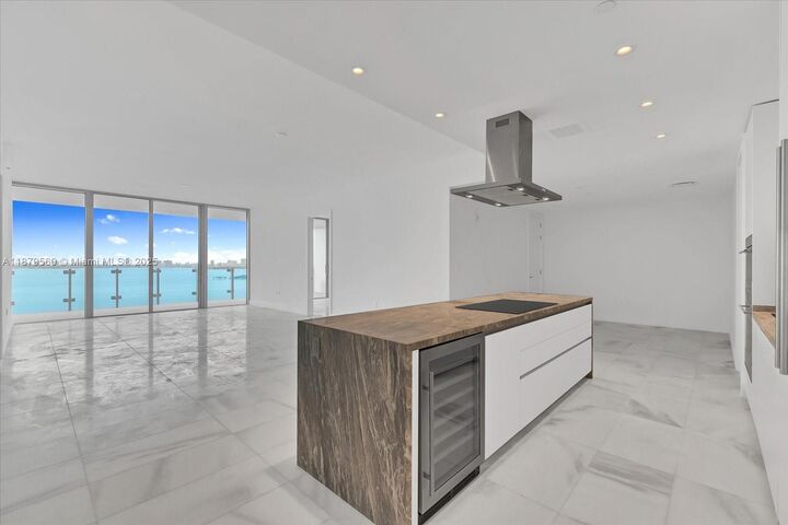 700 NE 26th Ter 1102  Miami FL 33137 photo