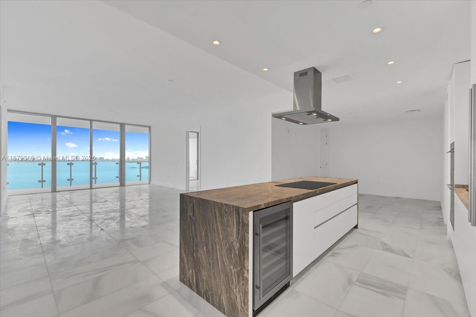 Property Photo:  700 NE 26th Ter 1102  FL 33137 
