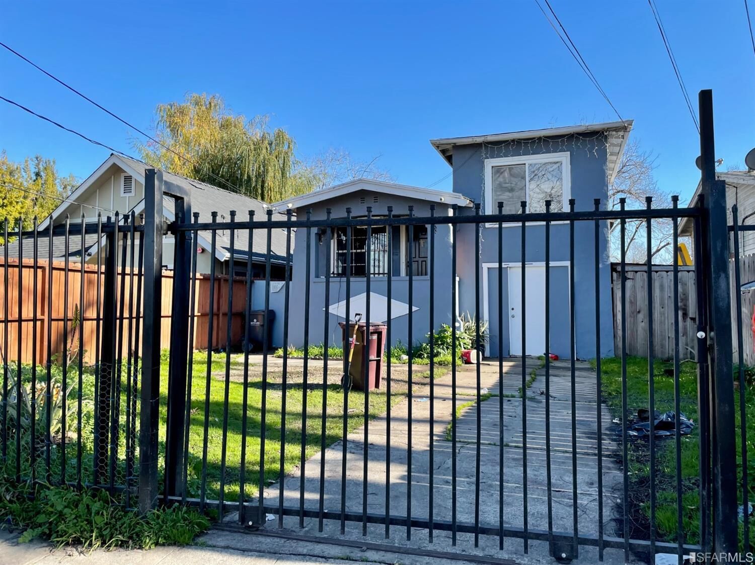 Property Photo: 304 105th Avenue CA 94603