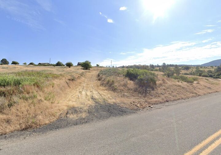 Property Photo: 3601 S Henry Rd WA 99016