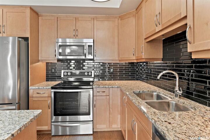 Property Photo:  1015 Moss Avenue 308  SK S7H 4J3 