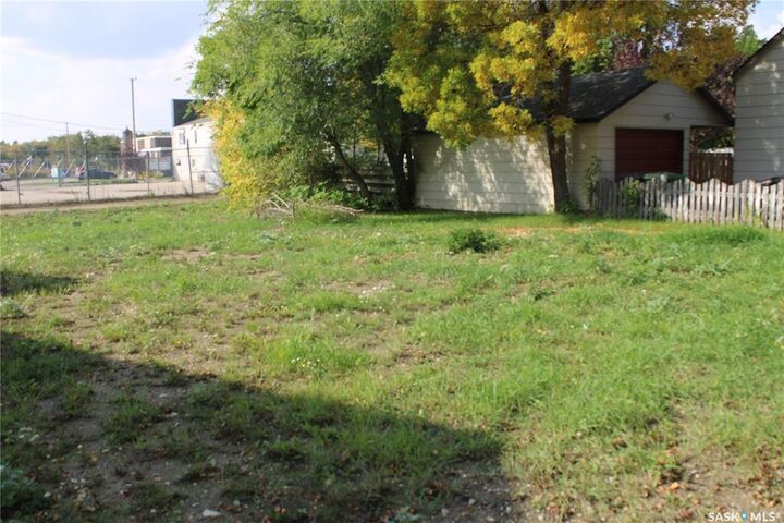Property Photo:  258 Betts Avenue  SK S3N 3X8 