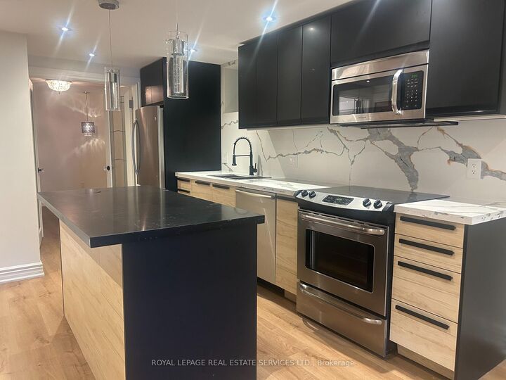 Property Photo:  33 Woodlawn Avenue E L  ON M4T 1B9 