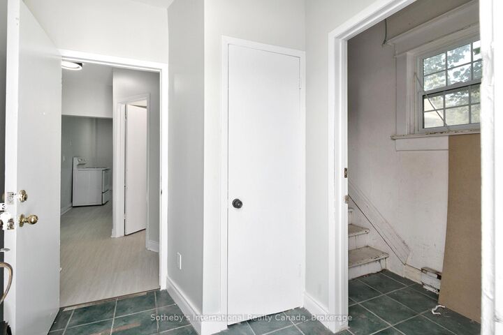 Property Photo:  104 Sykes Street S  ON N4L 1W9 