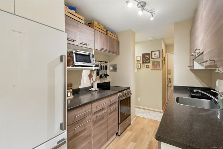 997 Bowen Rd 4206  Nanaimo BC V9R 2A4 photo