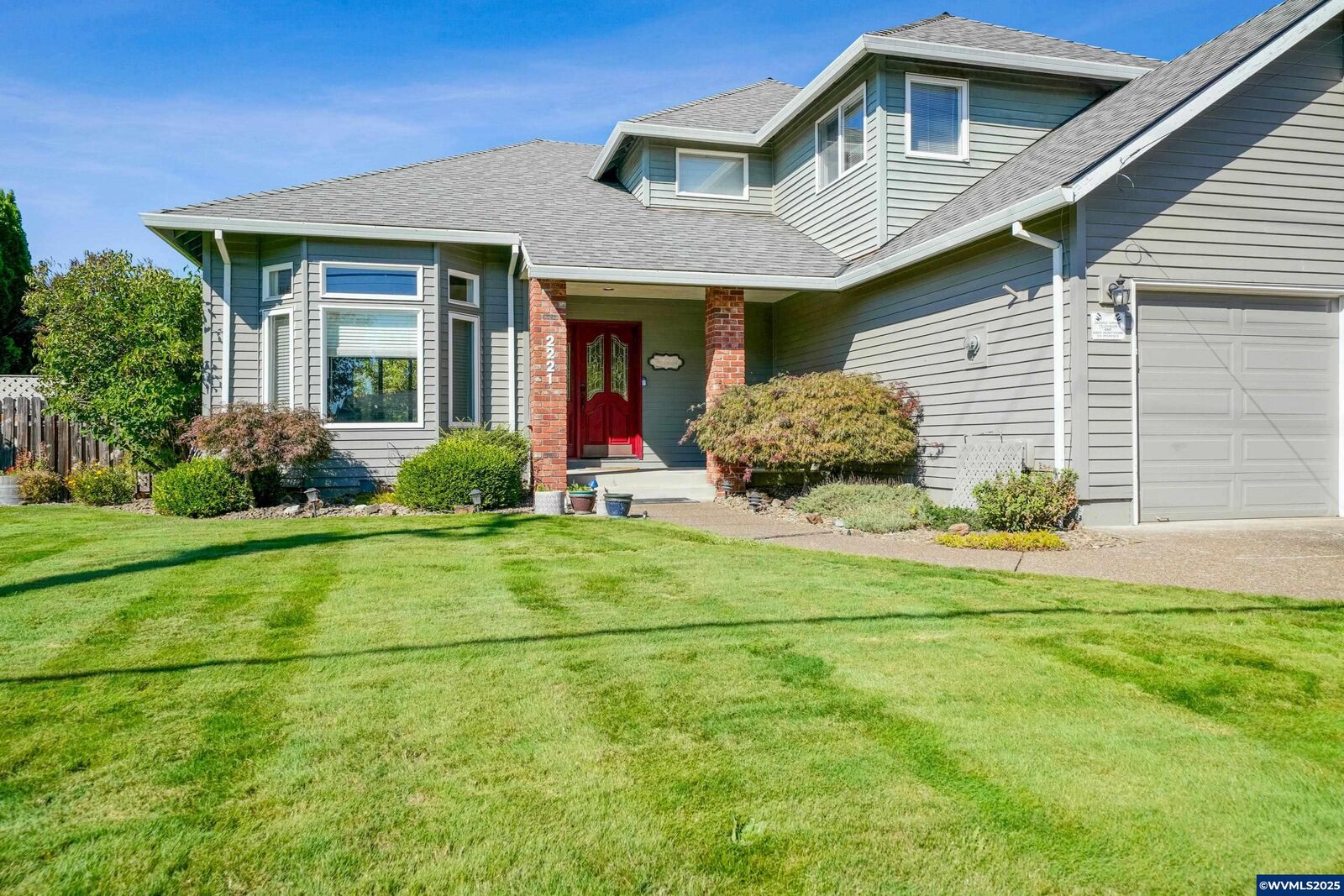 Property Photo: 2221 NW Elm St OR 97128