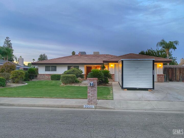 Property Photo:  7000 Setter Court  CA 93309 