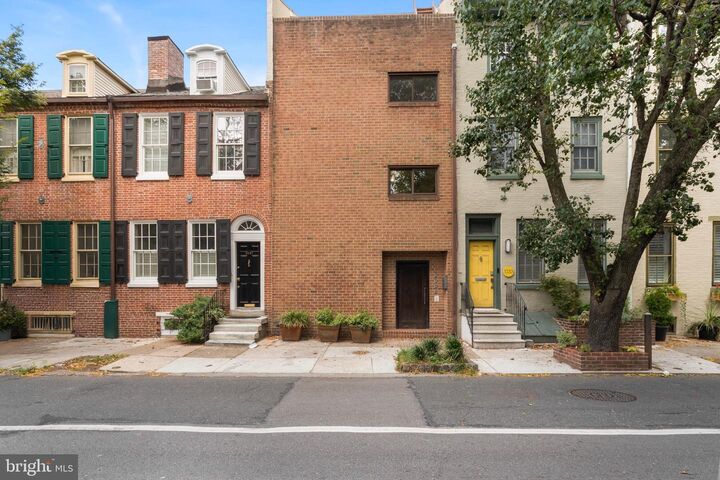Property Photo: 1 Alder Court PA 19147