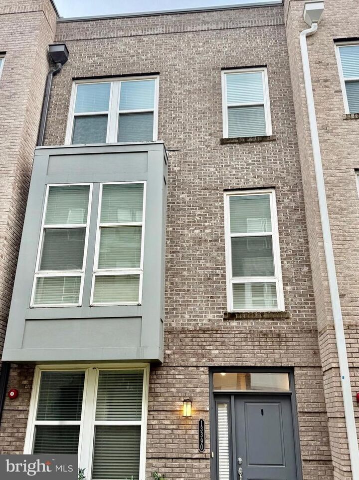 13390 Sherwood Park Lane  Herndon VA 20171 photo
