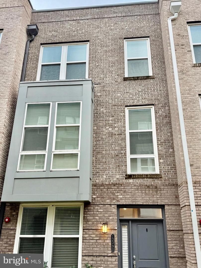 Property Photo:  13390 Sherwood Park Lane  VA 20171 