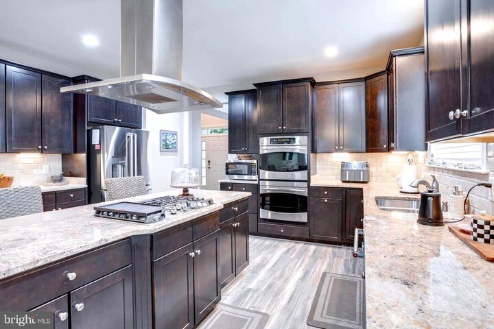 Property Photo:  25184 Crested Wheat Drive  VA 20105 