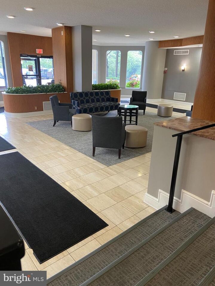 Property Photo:  2500 N Van Dorn Street 213  VA 22302 