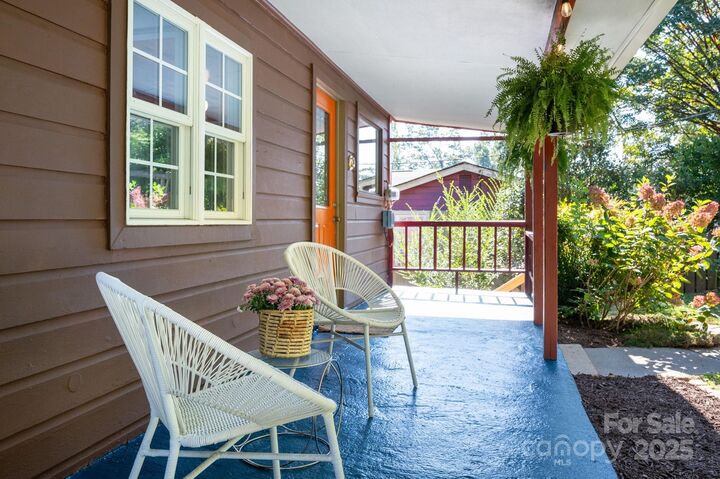 Property Photo:  23 Shadowlawn Drive  NC 28806 
