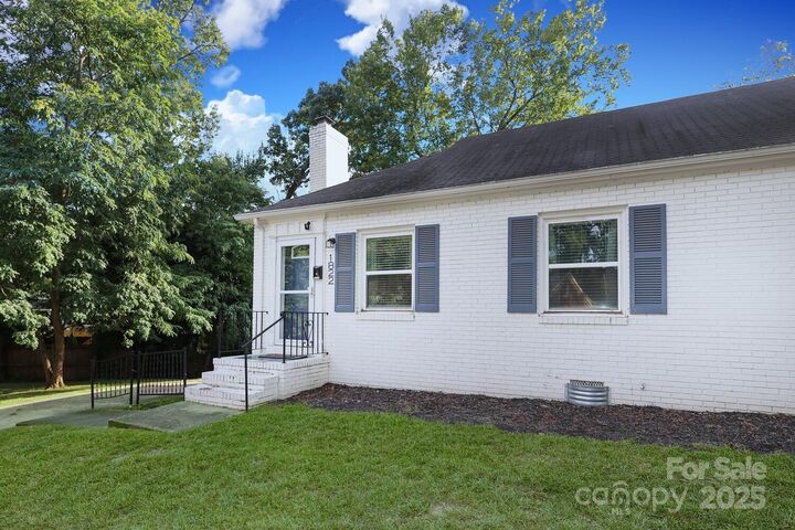 Property Photo:  1820 Kensington Drive  NC 28205 