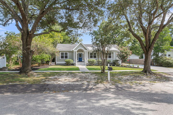 Property Photo: 211 E Richardson Avenue SC 29483