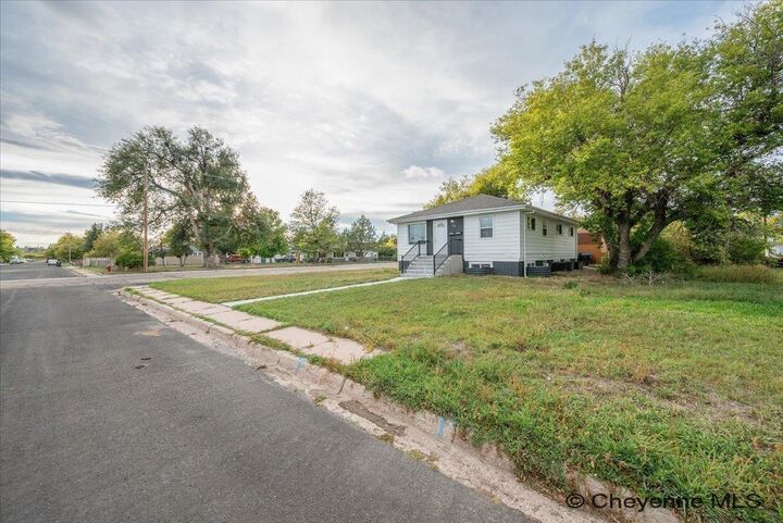 Property Photo: 702 E 2nd St WY 82007