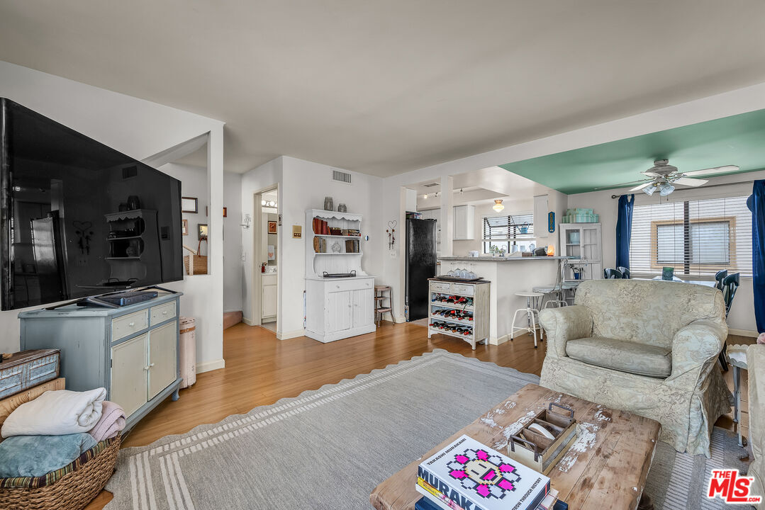 Property Photo: 14715 Saticoy St CA 91405