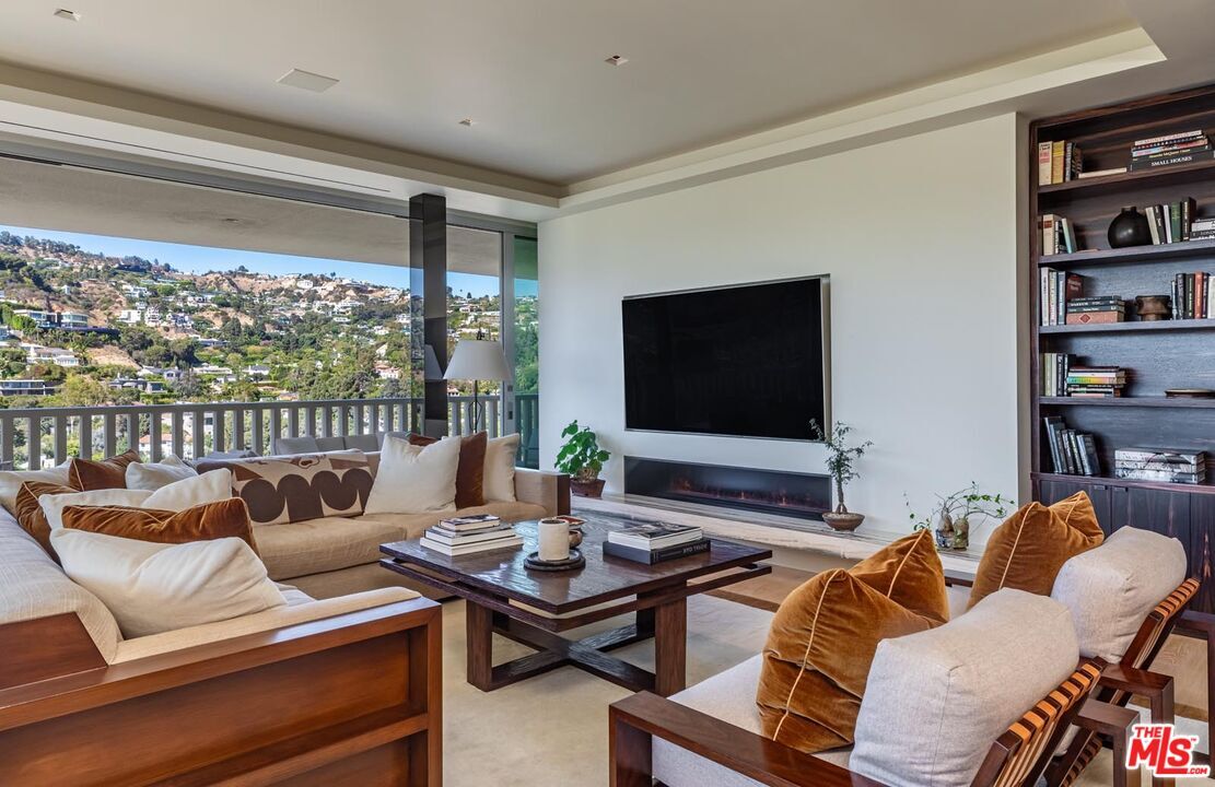 Property Photo:  9255 Doheny Rd  CA 90069 