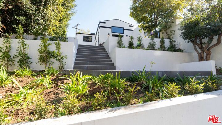 Property Photo:  10520 Ashton Ave  CA 90024 