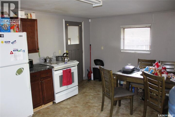 Property Photo:  812 Cartier Avenue  SK S6H 1M1 
