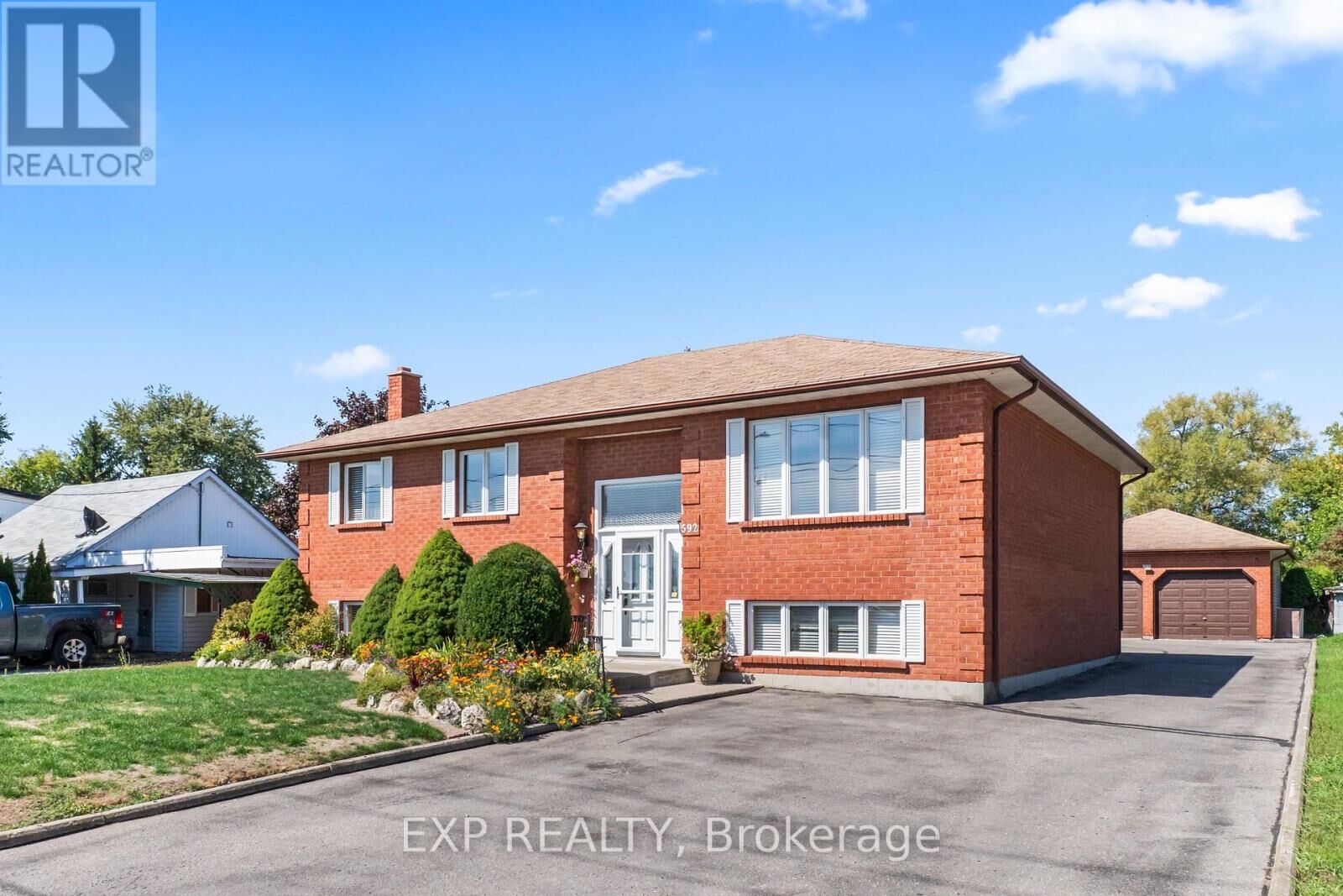 Property Photo: 592 Taunton Road West ON L1H 7K4