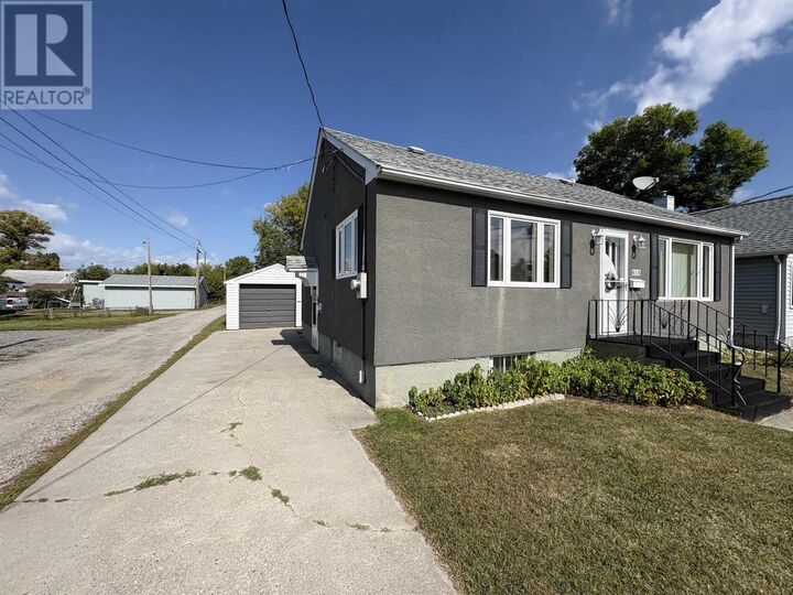 Property Photo:  610 Second St E  ON P9A 1N5 