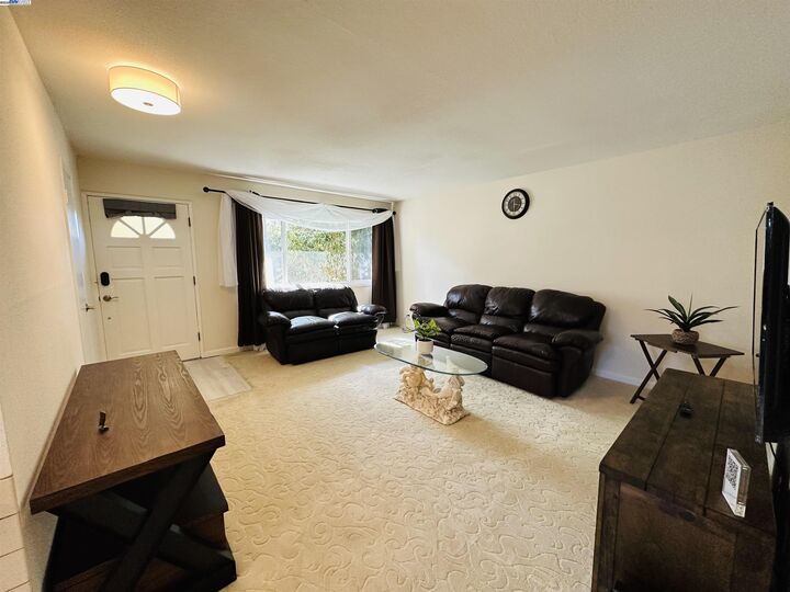 Property Photo: 25132 Del Mar Avenue CA 94542