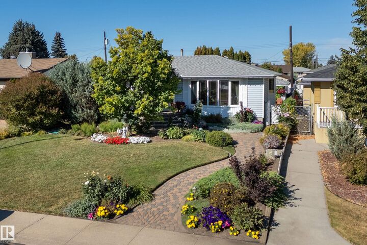 Photo de la propriété:  7512 129A Avenue NW  AB T5C 1W9 